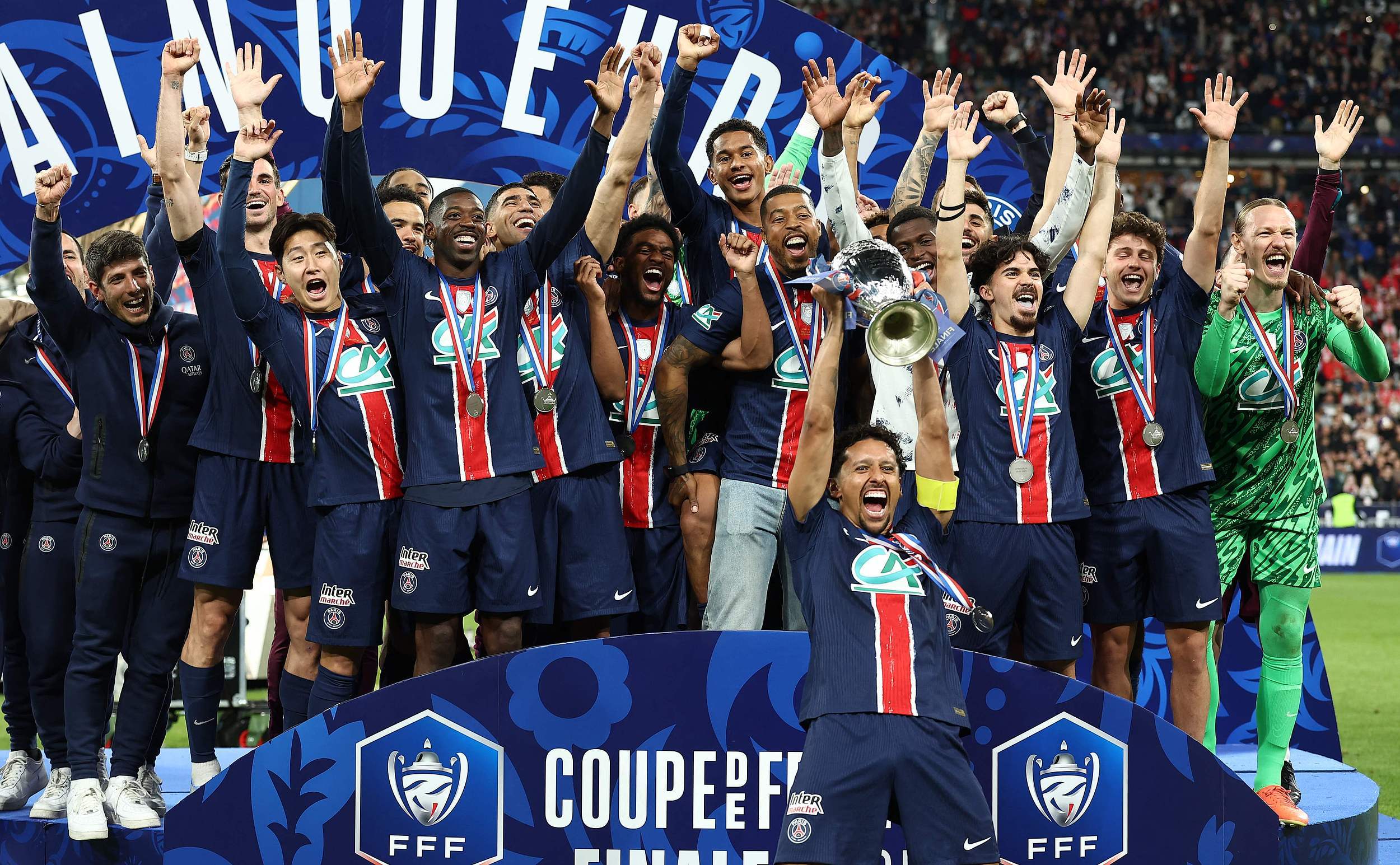 巴黎圣日耳曼领先积分榜，稳坐榜首的简单介绍