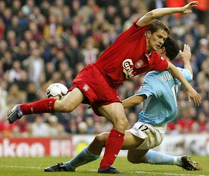 关于巴黎圣日耳曼主场战平桑德兰，暂居积分榜首的信息