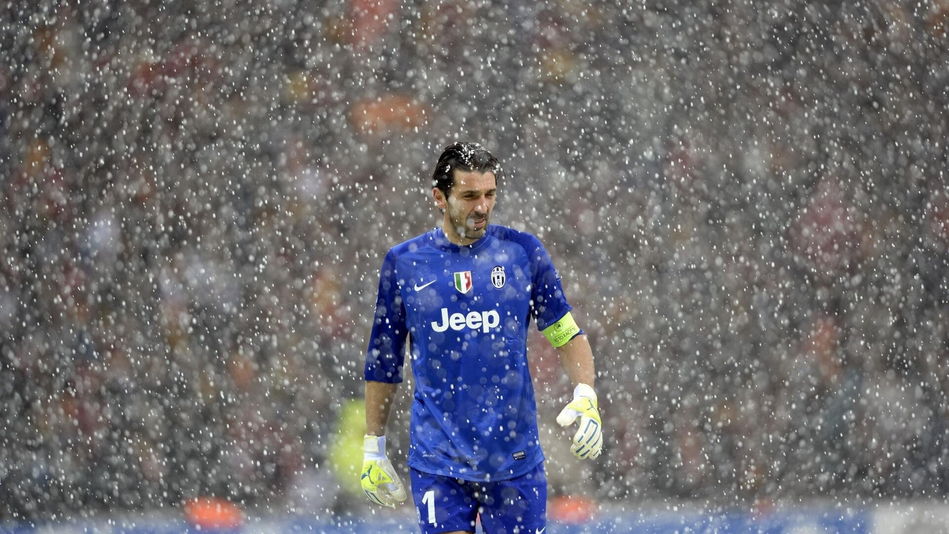 烽火燃北美，铁骑踏山西—世界杯焦点战的双重变奏