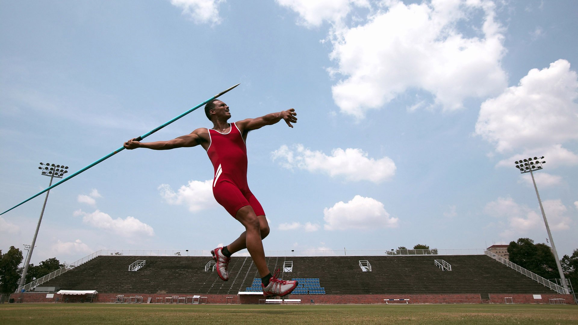 梁靖崑刷新纪录之夜，波兰队横扫法国队改写乒坛格局